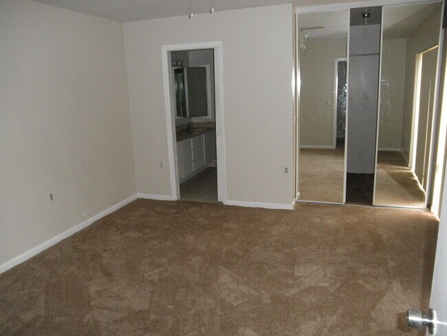 Building Photo - Waterside Luxury Townhomes
