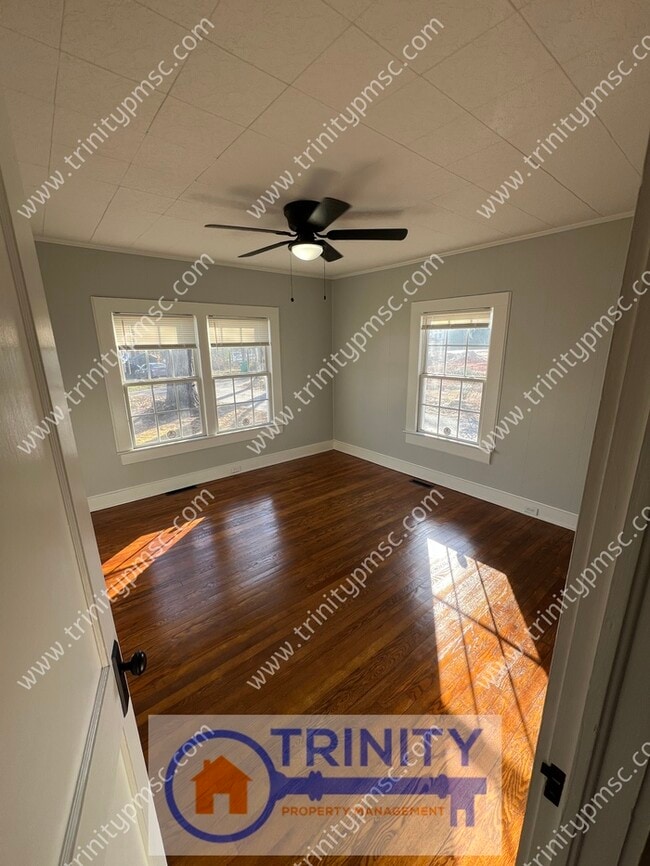 Building Photo - NEWLY UPDATED!! Ready and waiting for you!