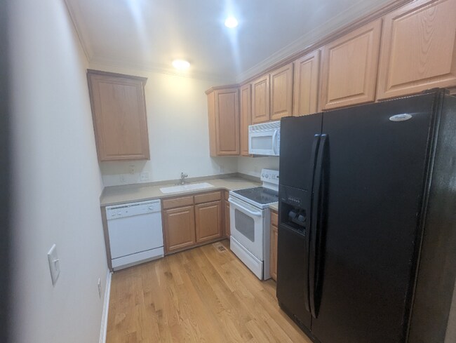 Building Photo - 2 BD Townhouse in Downtown Charleston- 1st week's Rent FREE