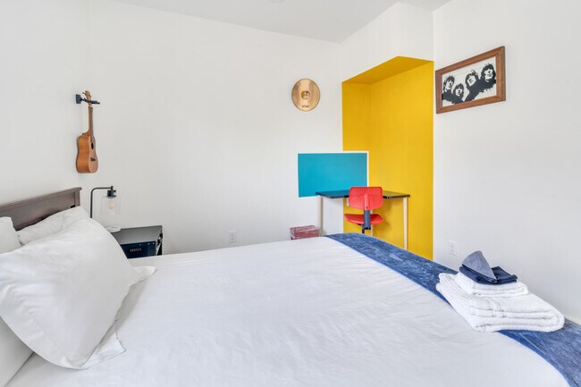 Building Photo - 4129 Vermont St