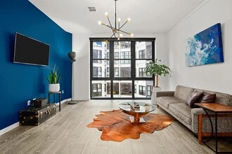 Building Photo - 800 Embassy Dr