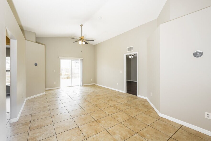 Building Photo - 2317 Hickory Pine St