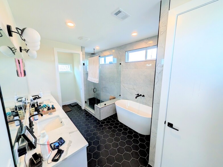 Building Photo - 1403 S Redondo Dr