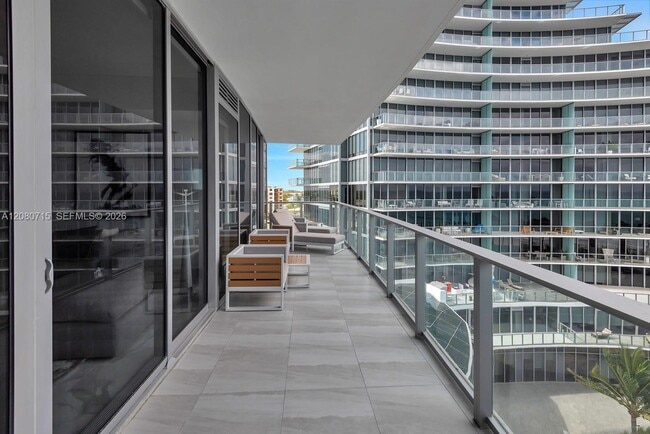Building Photo - 2200 N Ocean Blvd