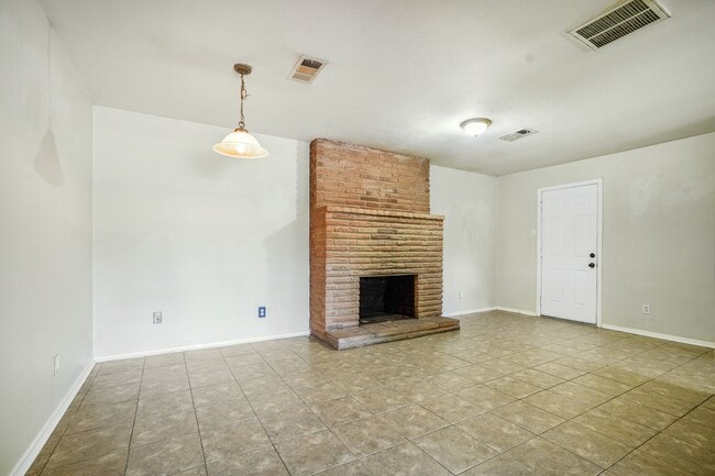 Building Photo - 26407 Magnolia Dr