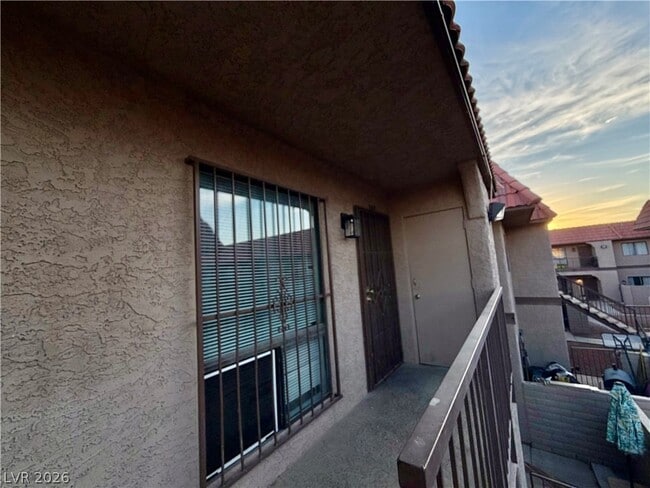 Building Photo - 4300 N Lamont St