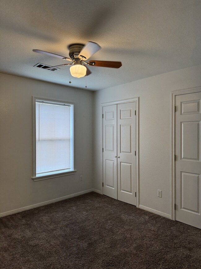 Building Photo - 1621 Rock Hollow Loop