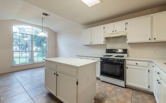 Building Photo - 2811 Hannah Kay Ln