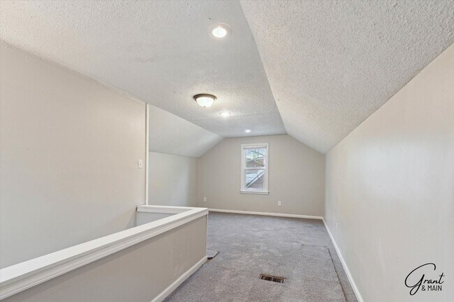 Building Photo - $1300 3 bedroom bungalow