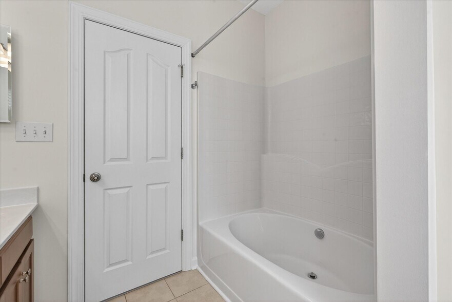 Building Photo - 15208 Loire Valley St