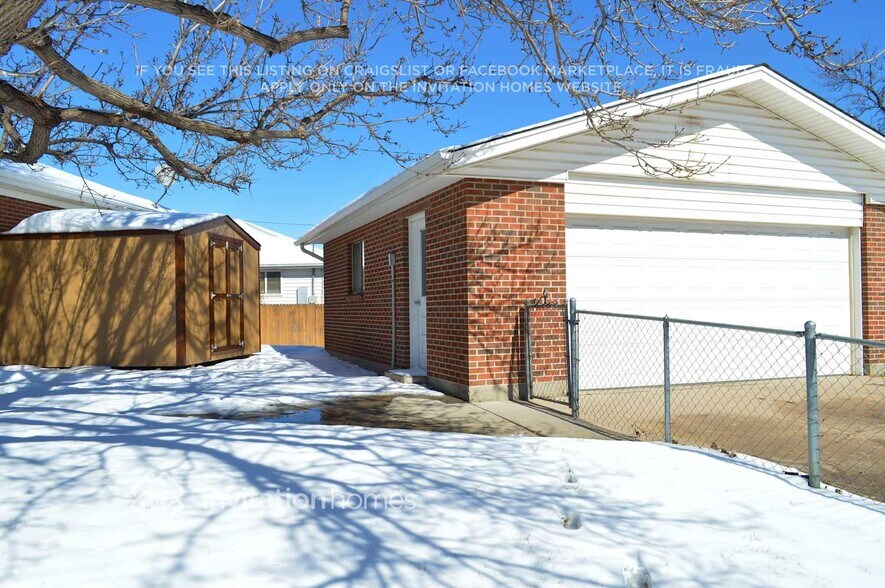 Building Photo - 10870 Larry Dr