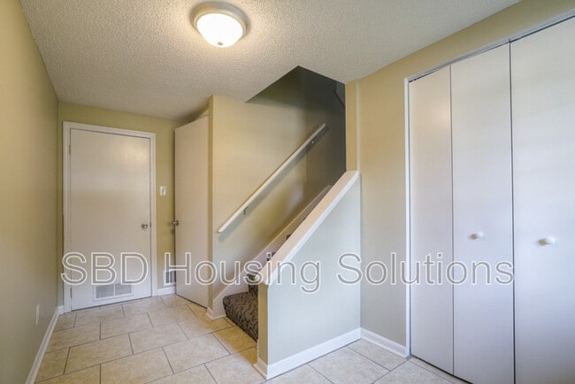 Building Photo - 107 SE Brentwood Dr