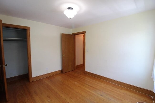 Building Photo - 103 Dinkel Ave