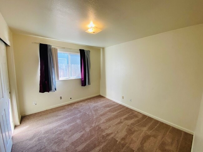 Building Photo - 3 Bedroom Home in Hampton Oaks