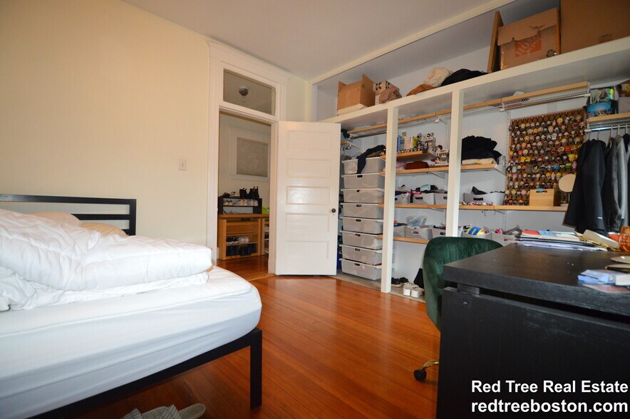 Building Photo - 256 Aspinwall Ave