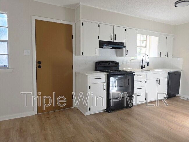 Building Photo - 5505 Crescent Dr