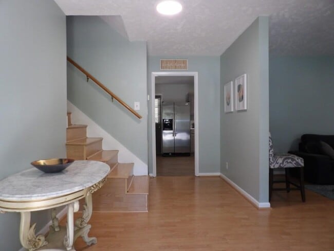 Building Photo - 917 9th Ave S