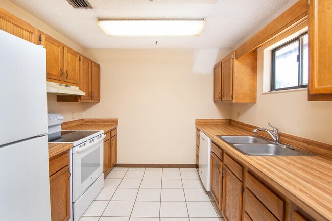 Building Photo - 328 Linden Rd