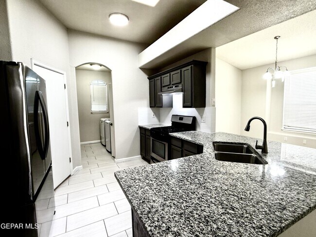 Building Photo - 12749 Tierra Salas Dr
