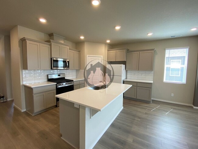 Building Photo - Beautiful Home in Woodburn Coming Soon