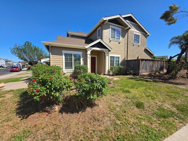 Building Photo - 3 bedroom with an extra office/den space in Modesto!