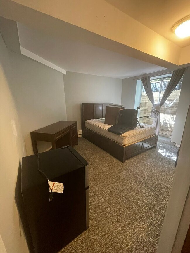 Building Photo - 725 Church St