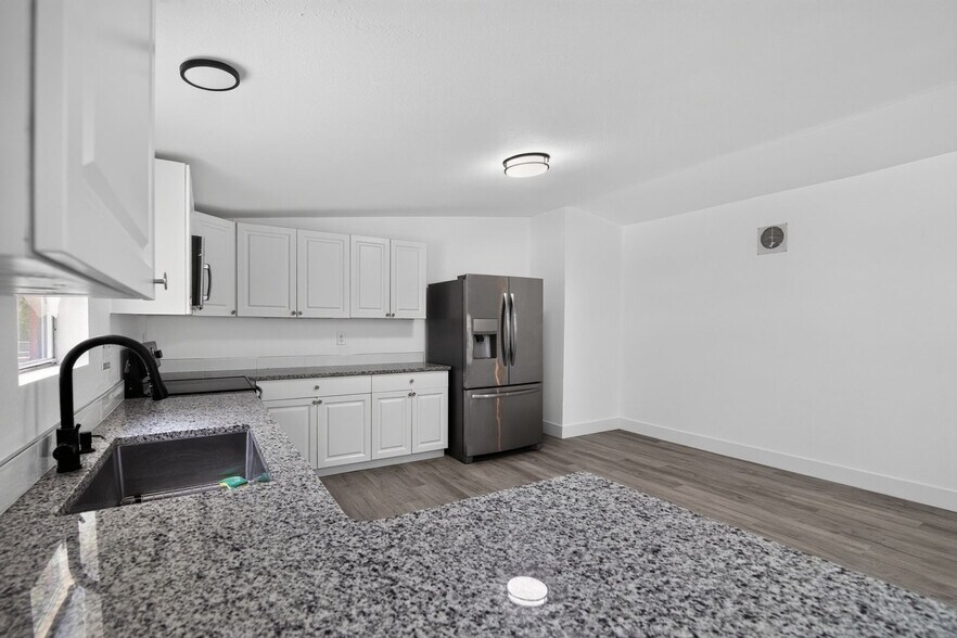 Building Photo - 7180 SW 19th Pl