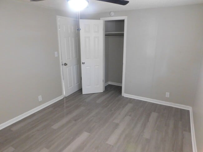 Building Photo - **ROOM** with SHARED KITCHEN and BATH in a newly remodeled House