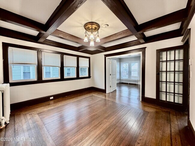 Building Photo - 512 4th Ave