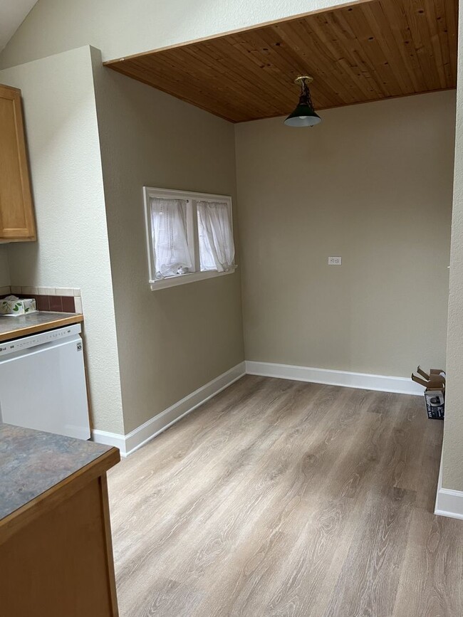 Building Photo - One of a kind, newly remodeled & landscaped cottage in central Boulder!