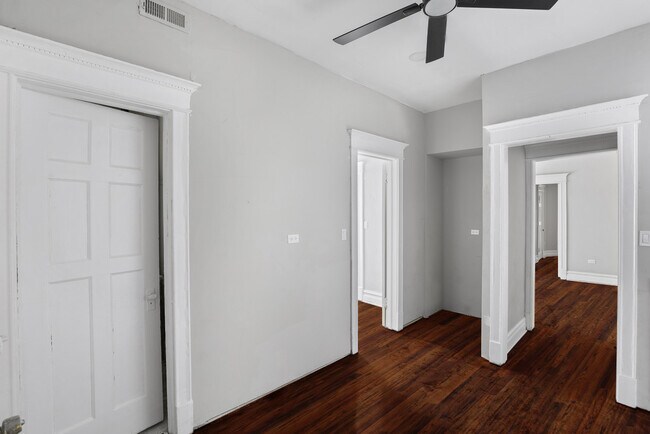 Building Photo - 5343 S Indiana Ave