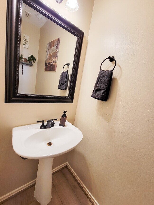 Building Photo - 17615 Forest Haven Trail