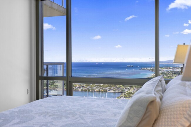 Building Photo - 1551 Ala Wai Blvd