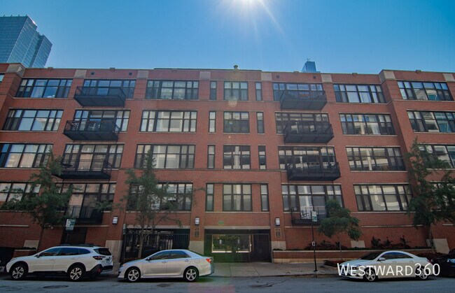 Primary Photo - 333 W Hubbard St