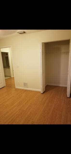 Building Photo - 3256 Commodore Ct