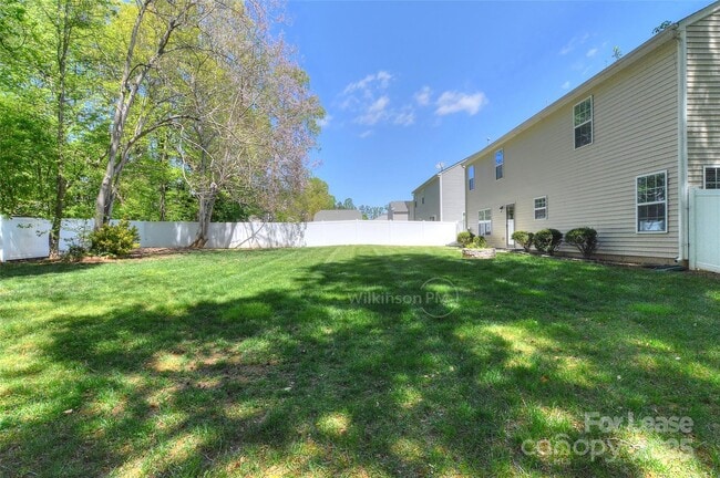 Building Photo - 9409 Pond Vista Court