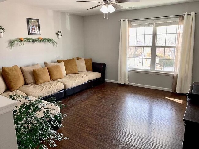 Building Photo - 477 Eve Estates Dr