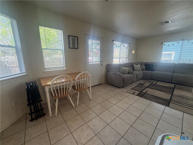 Building Photo - 103 Cedargrove