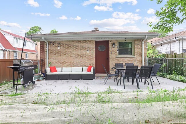 Building Photo - 7648 Kenneth Ave