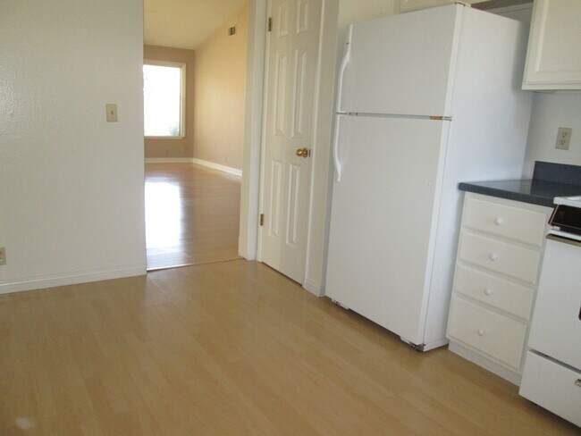Building Photo - 927 Lobelia Ln