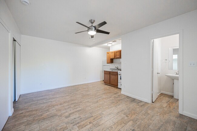 Building Photo - 1507 E Harvard St