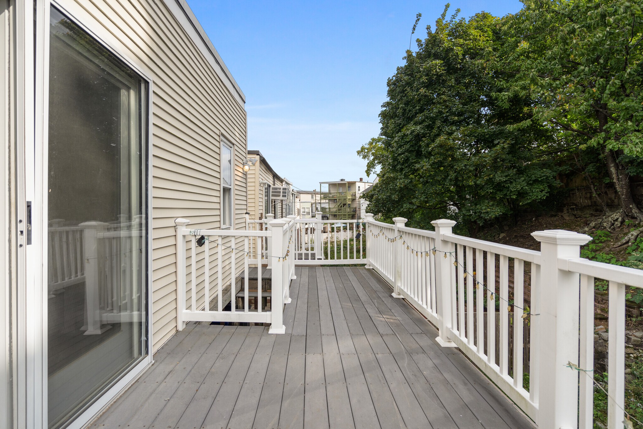 Building Photo - 61 Wordsworth St