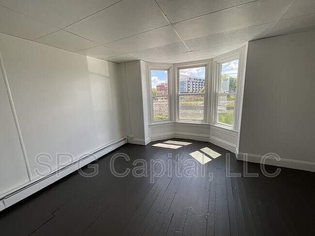 Building Photo - 141 Stevens Ave