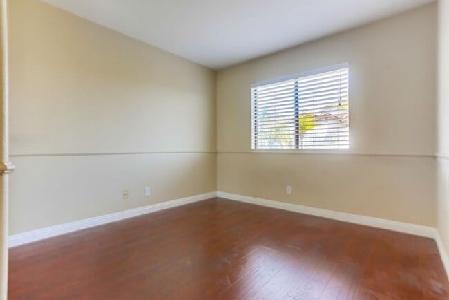 Building Photo - Charming Two Story 3 BR Home Available Mid June!