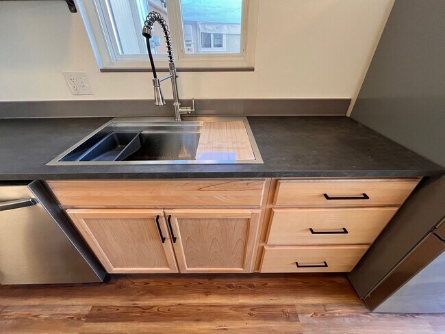 Building Photo - Fully Renovated Home with Large Extra Livingroom and Large Backyard