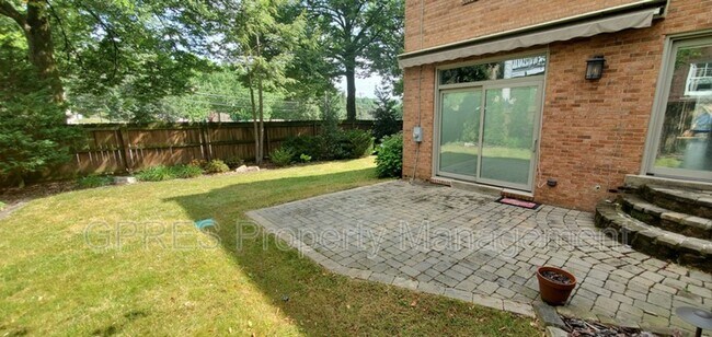 Building Photo - 1404 Barnsdale St
