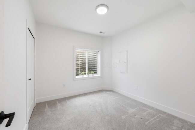 Building Photo - 1102 Summit St