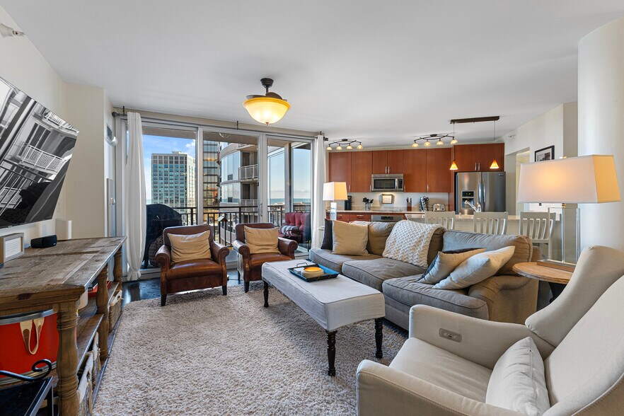 Building Photo - 807 Davis St