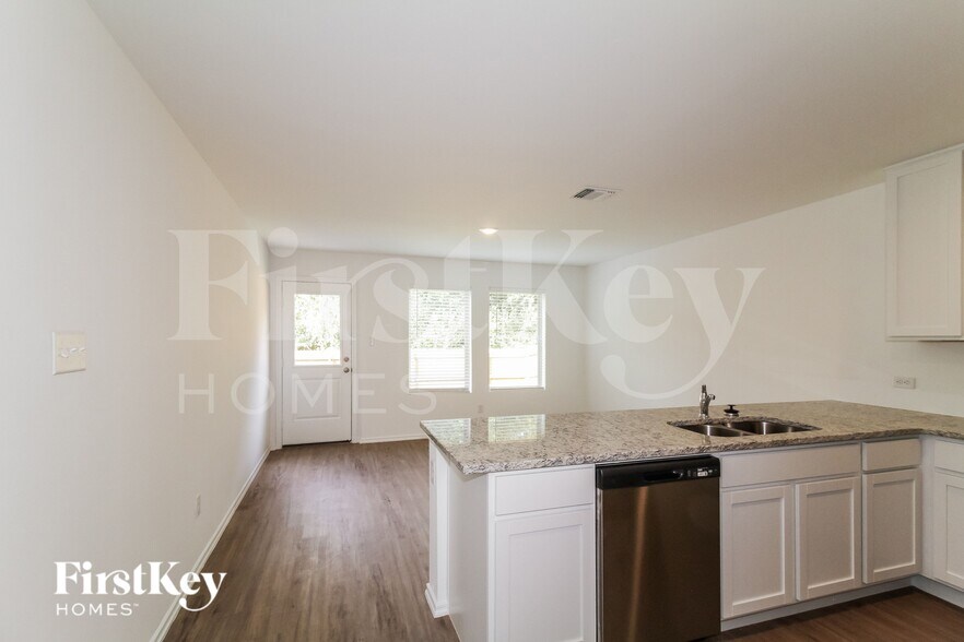 Building Photo - 1935 Wolford Wy