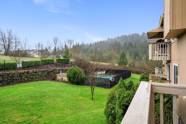 Building Photo - Remodeled-like new! Adorable 2 br 1 bath, great location! Water-sewer-garbage Incl